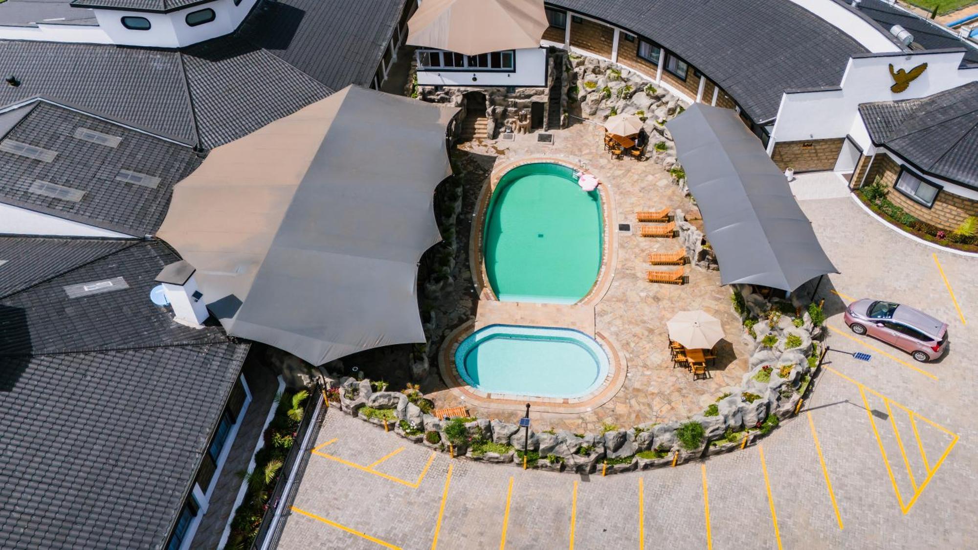 Avian Court Penthouse Aparthotel Найваша Екстериор снимка